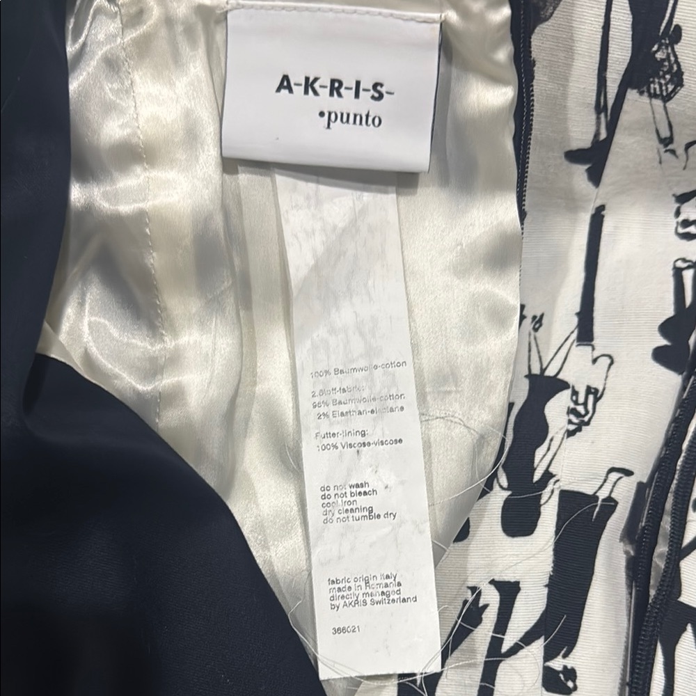 Akris Punto Black and White Pleated Zipper Collar Pattern Dress - Picture 6 of 8